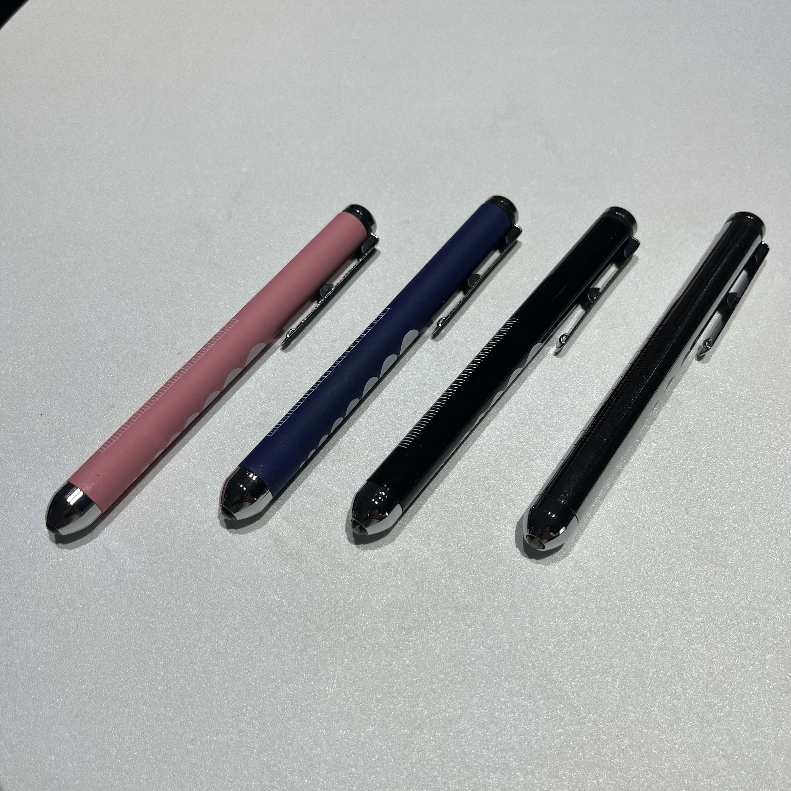 SW-PL50 Mini-Stift aus Aluminiumlegierung, gelbes wei&szlig;es Licht, LED-Taschenlampe f&uuml;r Krankenschwestern, wiederverwendbare Pupillenlehre, tragbare Mini-Taschenlampe, Untersuchung